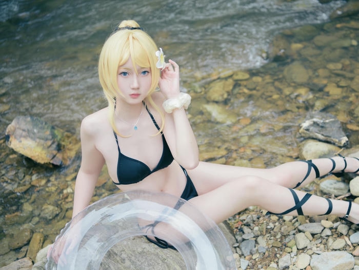 Hình gái xinh cosplay bikini hấp dẫn