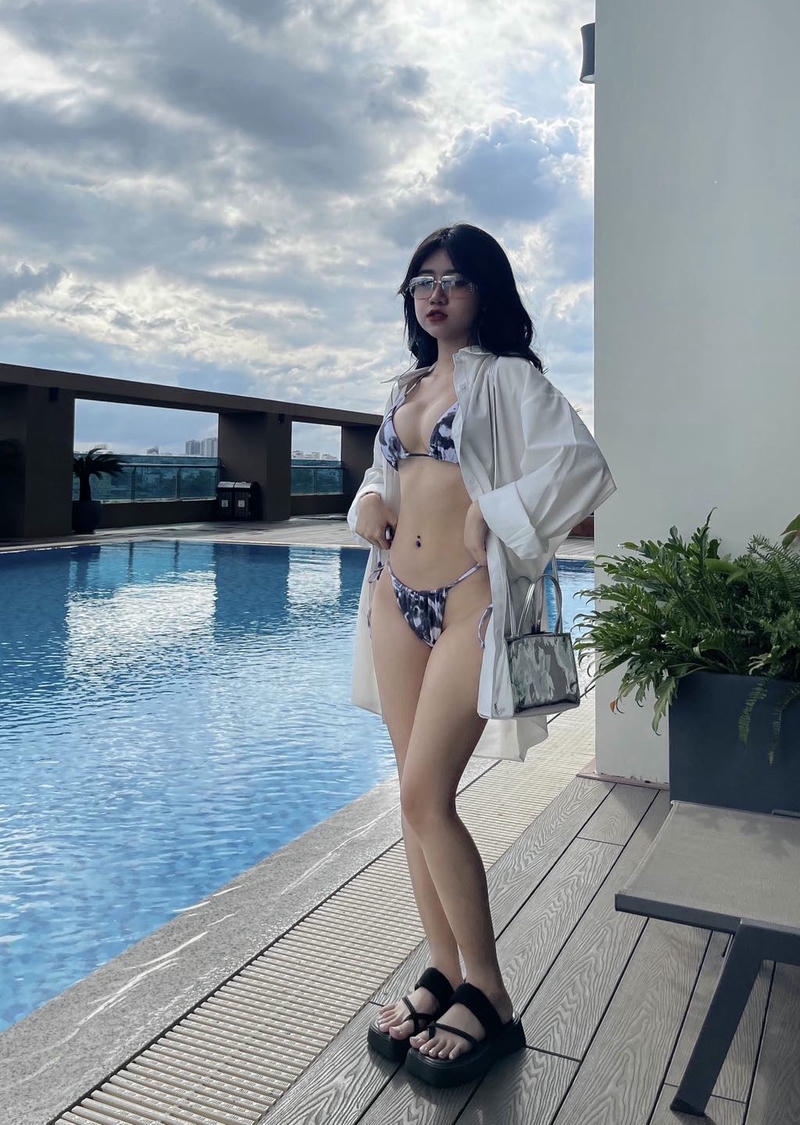 Lê Kim Loan bikini phong cách biển trẻ trung gợi cảm