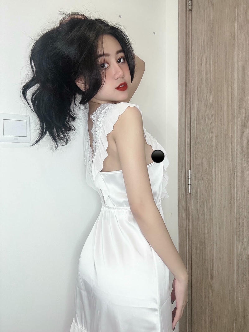 Lê Kim Loan bikini phong cách chụp ảnh ngoài trời