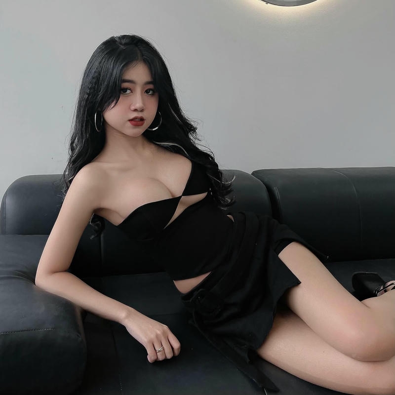 Lê Kim Loan bikini tạo dáng tự tin thần thái nổi bật