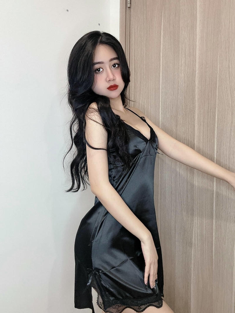 Lê Kim Loan bikini trẻ trung phong cách sống năng động