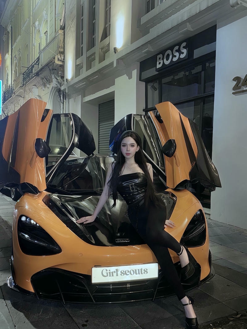 Nét mặt nhẹ ảnh trần huyền châu đời thường