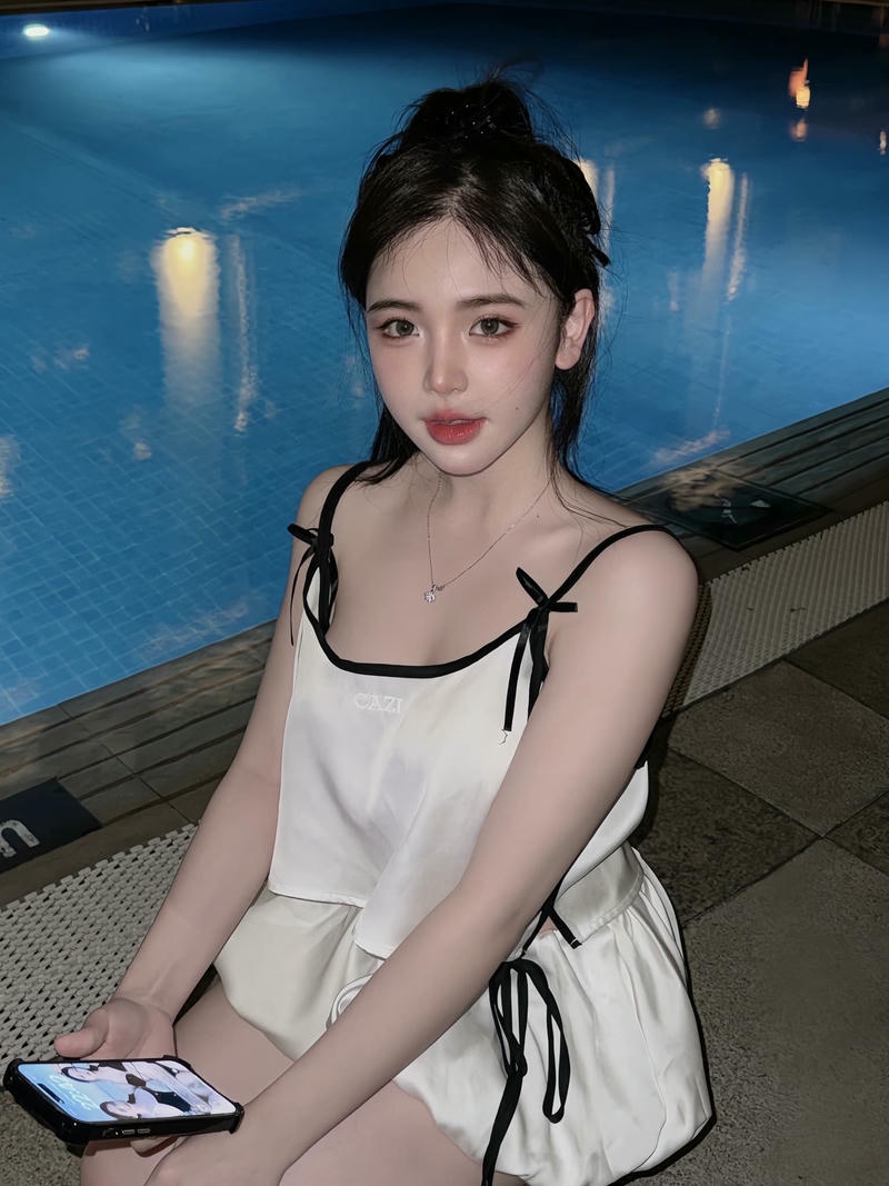 Phong cách nhẹ ảnh trần huyền châu hiện đại