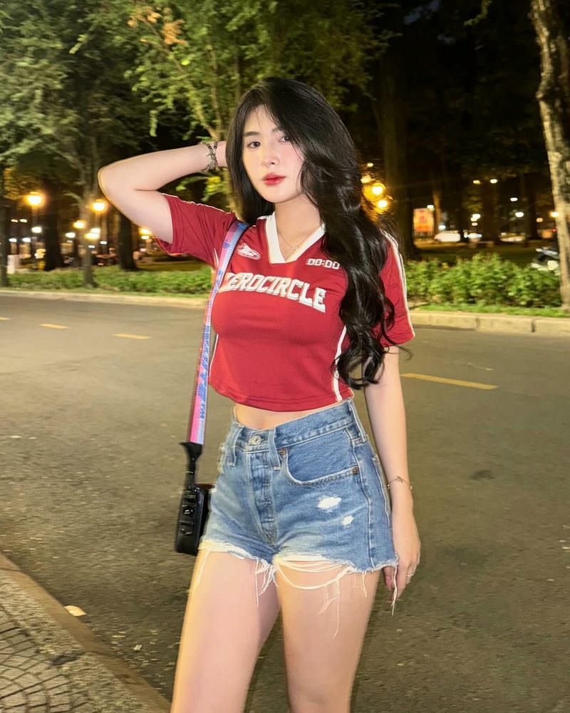 Sexy hình ảnh Quỳnh Alee ngoài trời nắng đẹp