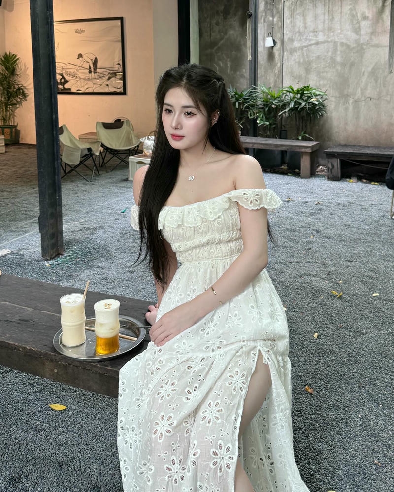 Sexy hình ảnh Quỳnh Alee thần thái tự nhiên