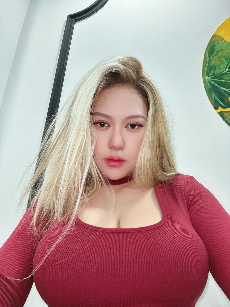 Suzie Nguyễn ảnh nude OnlyFans hấp dẫn