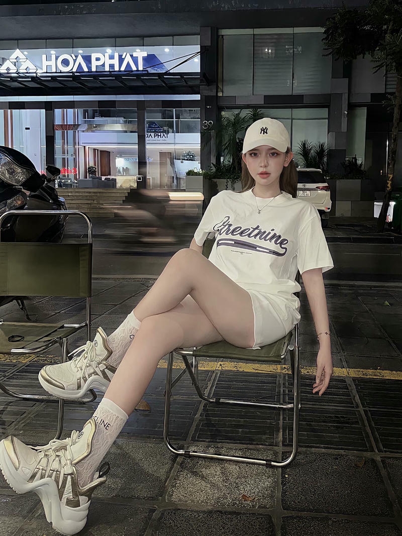 Thần thái nhẹ ảnh trần huyền châu nổi trội