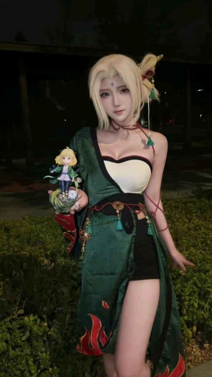 Trang phục cosplay Tsunade đặc trưng