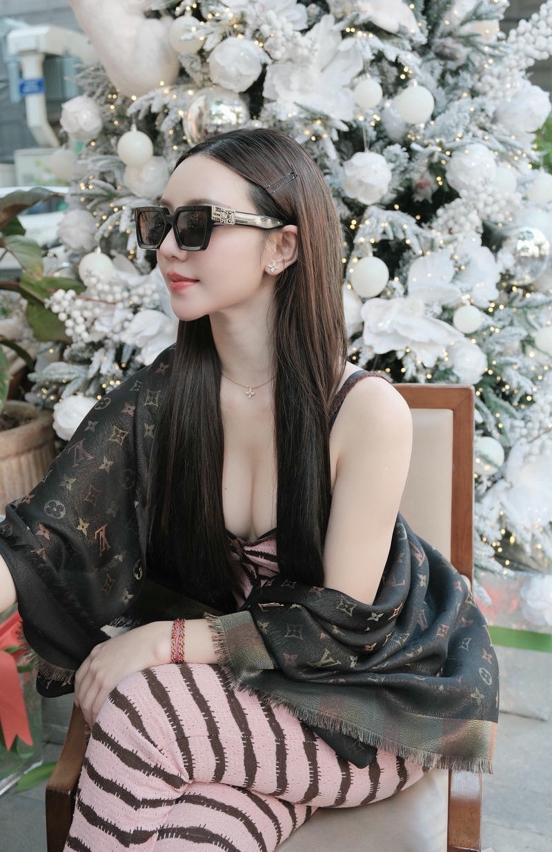 ảnh quỳnh kool tạo dáng tự nhiên