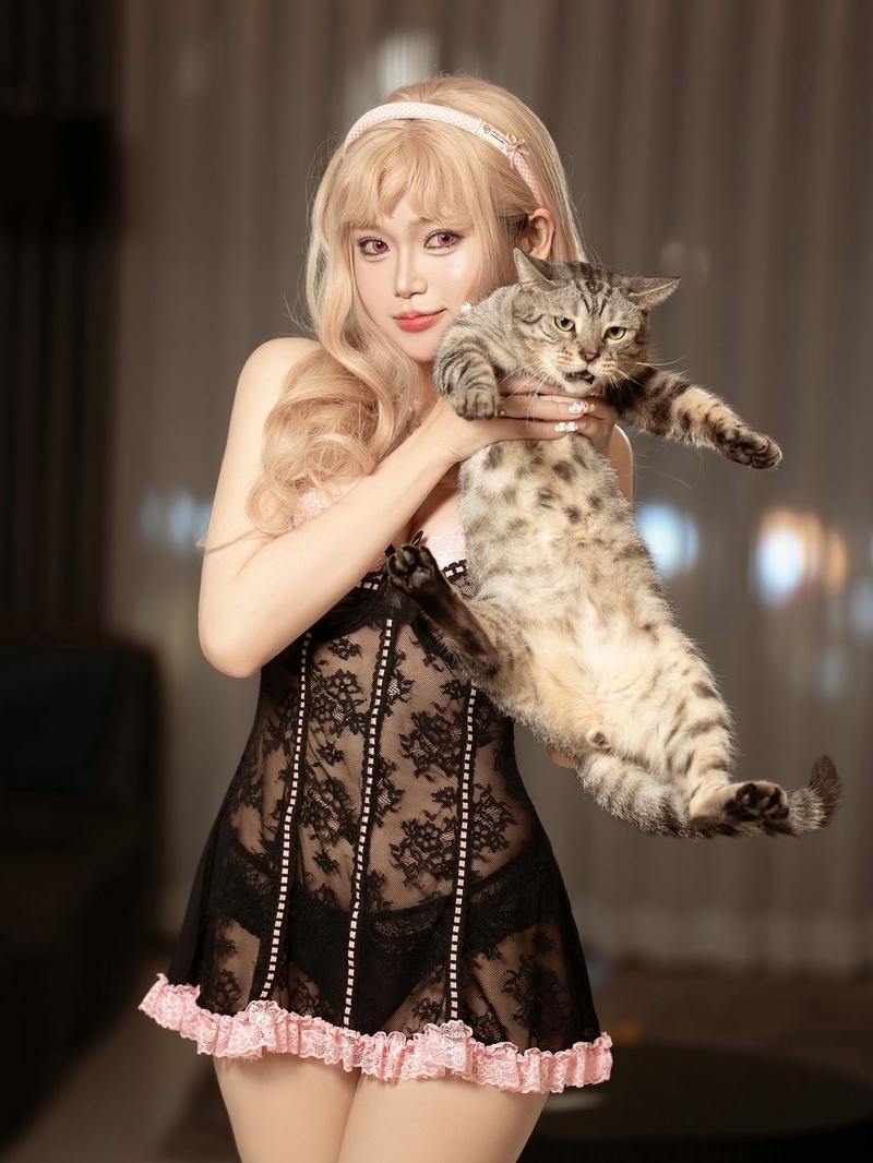 cosplay Zinie Quỳnh ảnh phong cách cá tính hiện đại