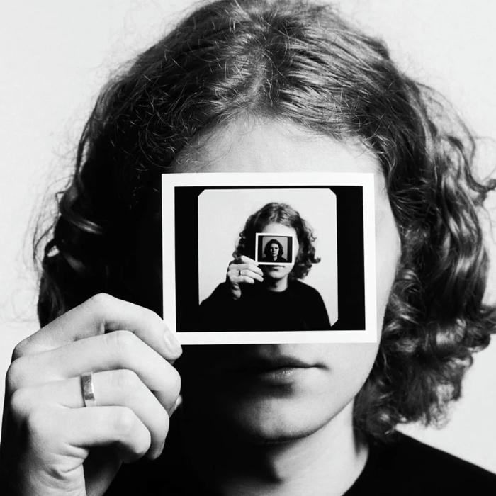 đen trắng avatar phong cách tối giản