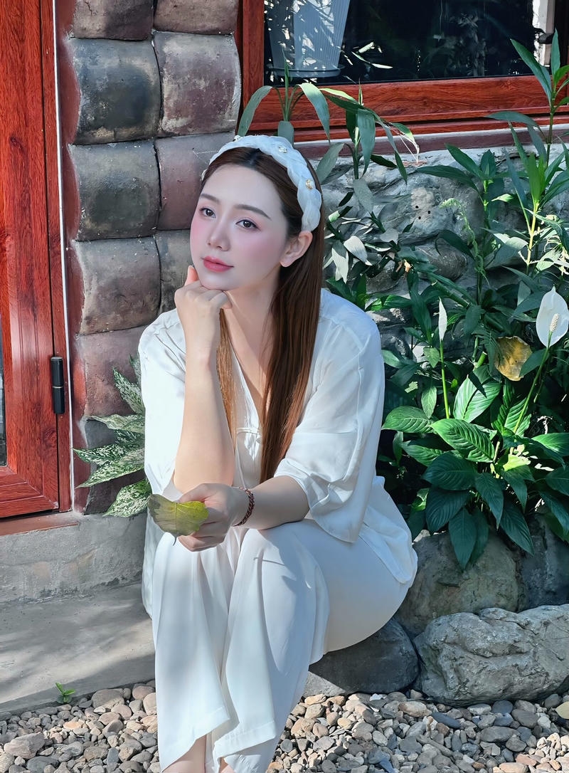 hình quỳnh kool sexy ánh sáng đẹp