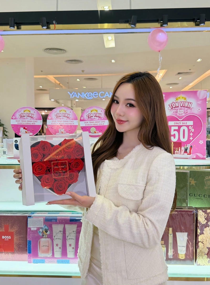 hình quỳnh kool sexy phong cách hiện đại