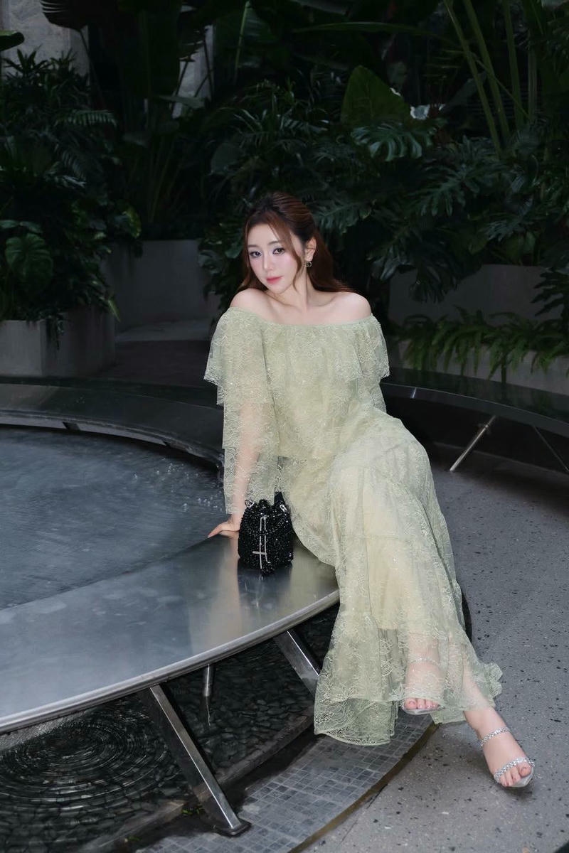 quỳnh kool sexy tạo dáng nhẹ nhàng tinh tế