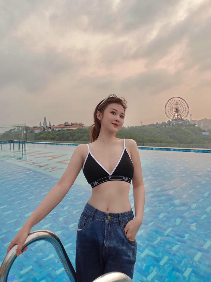 Ảnh Ribi Sachi nữ tính thời trang tinh tế