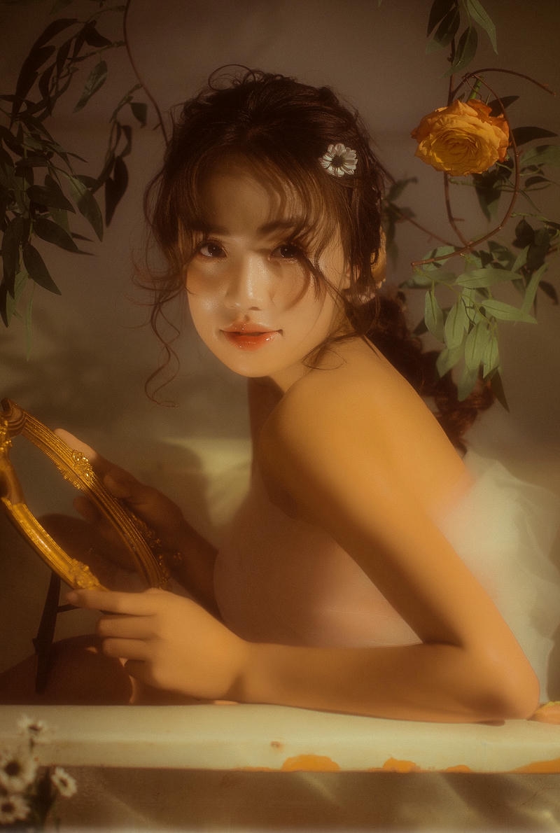 Ảnh Thị Nhung mặc bikini cá tính thời trang