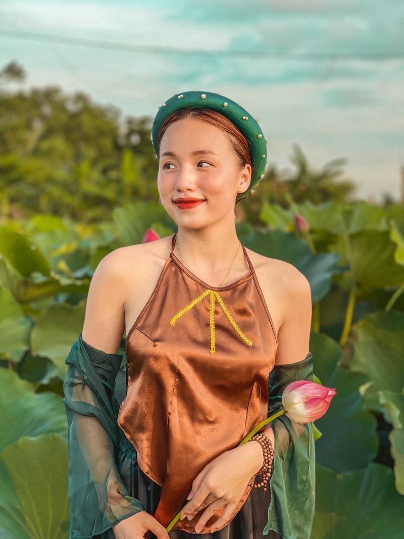 Ảnh Thị Nhung mặc bikini tạo dáng cuốn hút