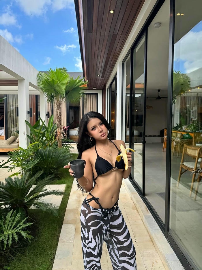 Ảnh Xuân Ca Tiktoker Sexy trẻ trung cá tính