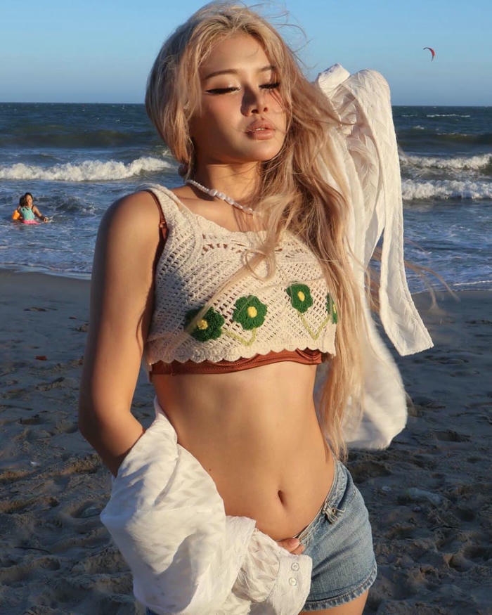 Ảnh Xuân Ca sexy phong cách thời trang trẻ trung cuốn hút