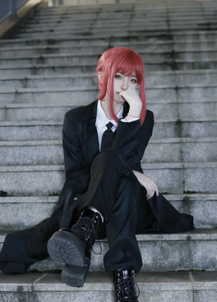 Ảnh cosplay Makima gợi cảm ánh mắt