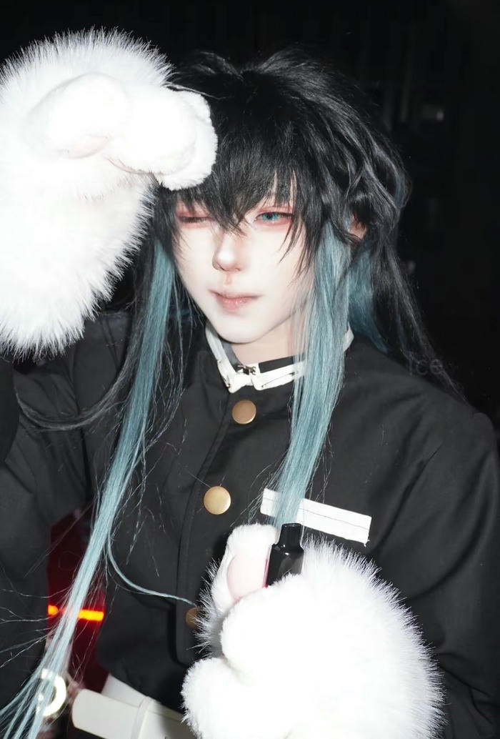 Ảnh cosplay Muichiro gương mặt sắc sảo