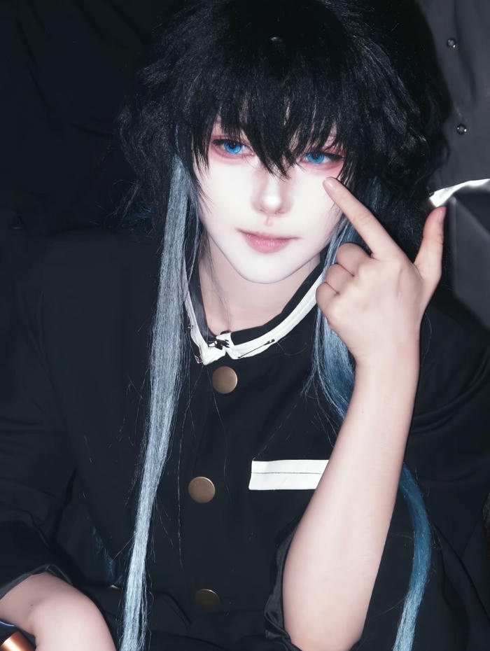 Ảnh cosplay Muichiro khí chất cực ngầu