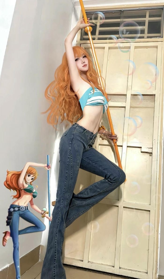 Ảnh cosplay One Piece tạo dáng hành động mạnh