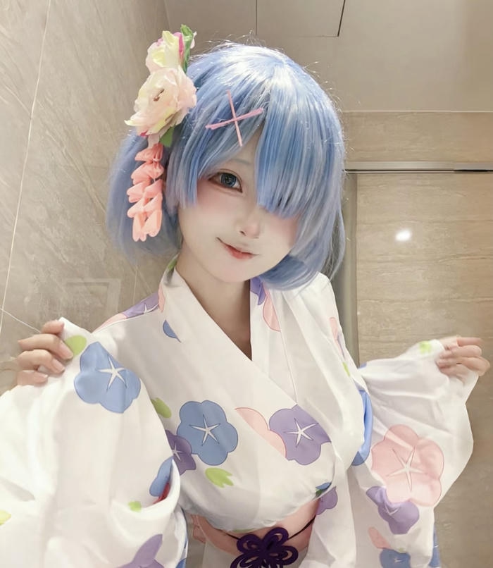 Ảnh cosplay Rem xinh đẹp rạng rỡ