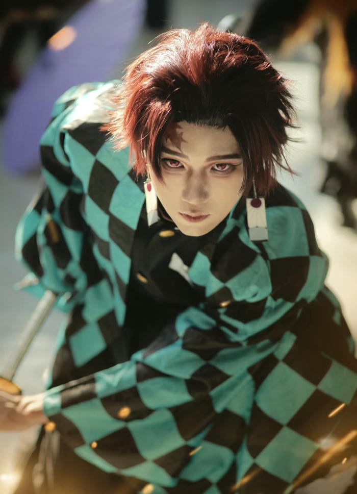 Ảnh cosplay Tanjiro ngầu lạnh phong thái