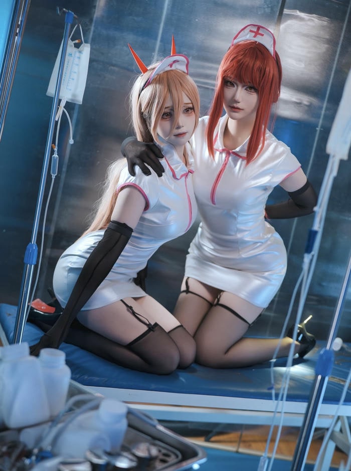 Ảnh cosplay y tá chăm sóc nhẹ nhàng