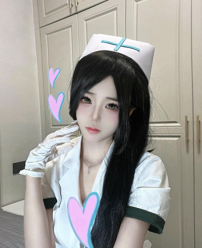 Ảnh cosplay y tá tự sướng dễ thương