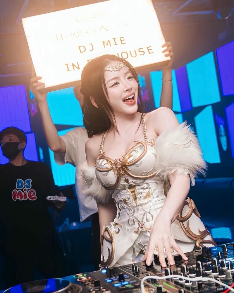 Ảnh sexy Dj Mie sân khấu chuyên nghiệp