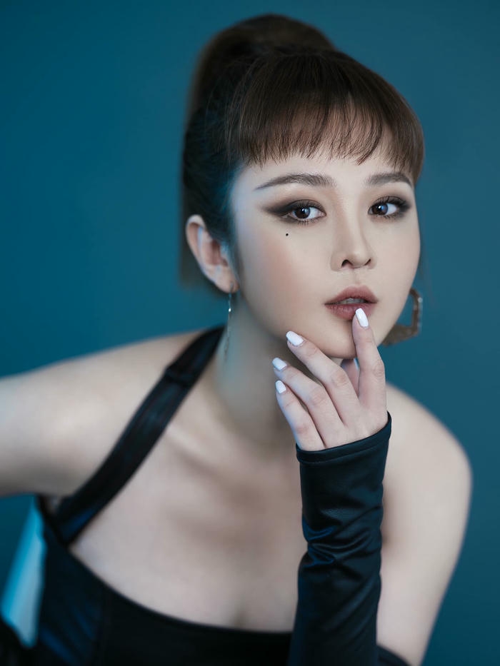 Ảnh sexy Ribi Sachi phong cách trẻ trung nổi bật