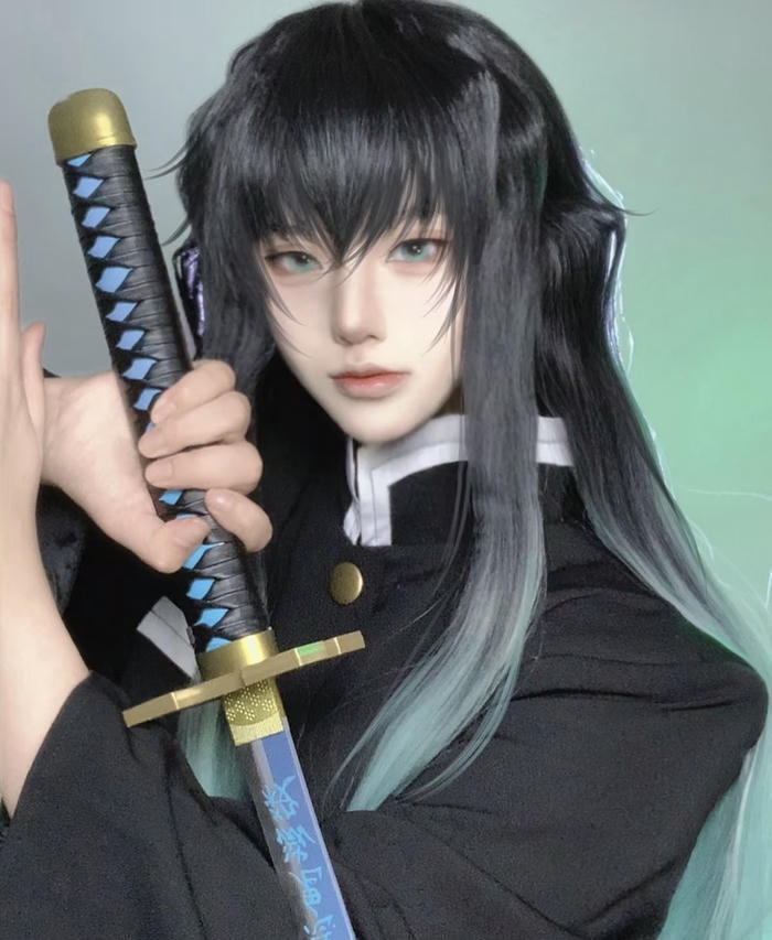 Anime cosplay Muichiro đường nét sắc sảo