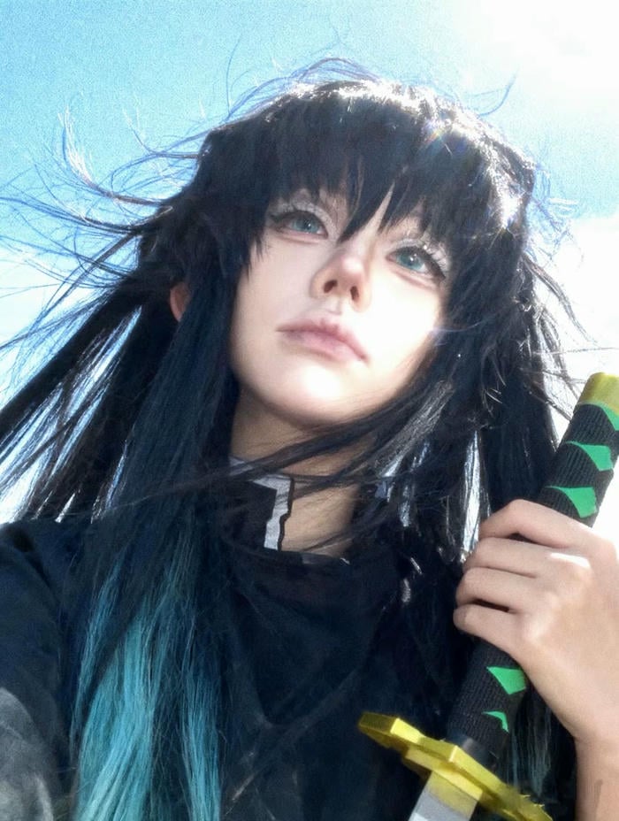 Anime cosplay Muichiro thần thái cực ngầu