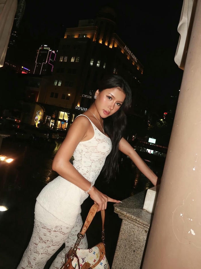 Bikini Xuân Ca ảnh phong cách biển hiện đại