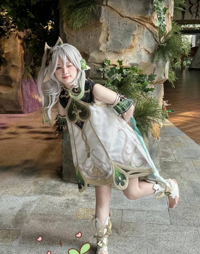 Cosplay Nahida ánh mắt sáng trong