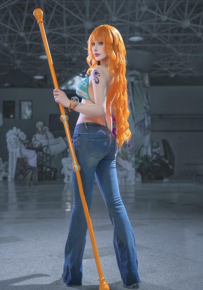Cosplay One Piece thần thái mạnh mẽ cuốn hút