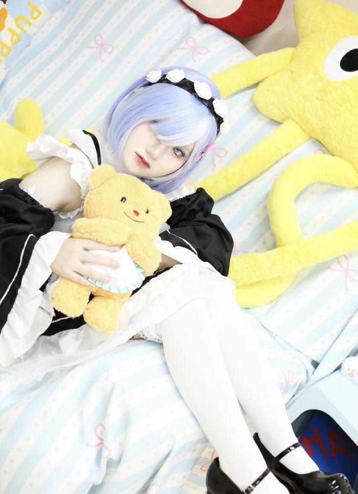 Cosplay Rem xinh đẹp ánh mắt rạng