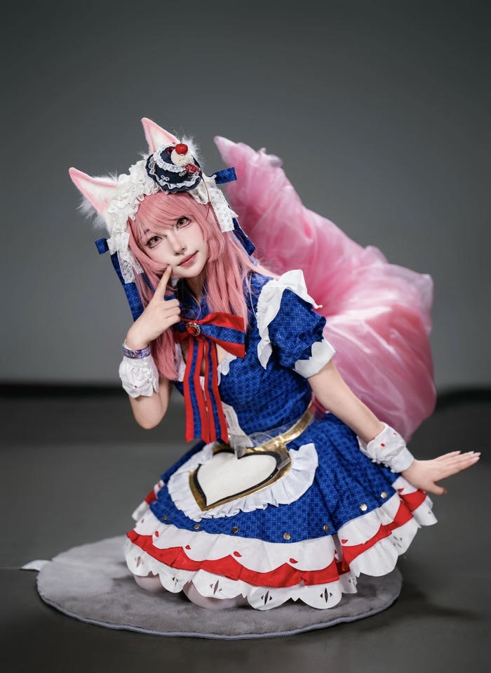 Cosplay hầu gái phong thái dịu dàng