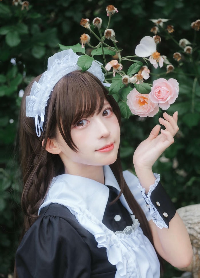 Cosplay hầu gái tạo hình tinh tế nhẹ nhàng