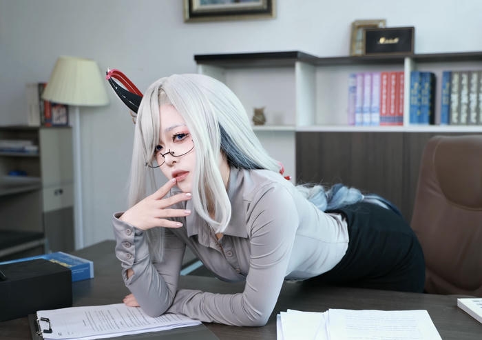 Cosplay thư ký tạo hình văn phòng tinh tế