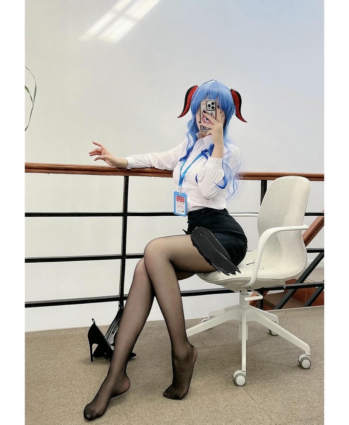 Cosplay thư ký tất đen quyến rũ