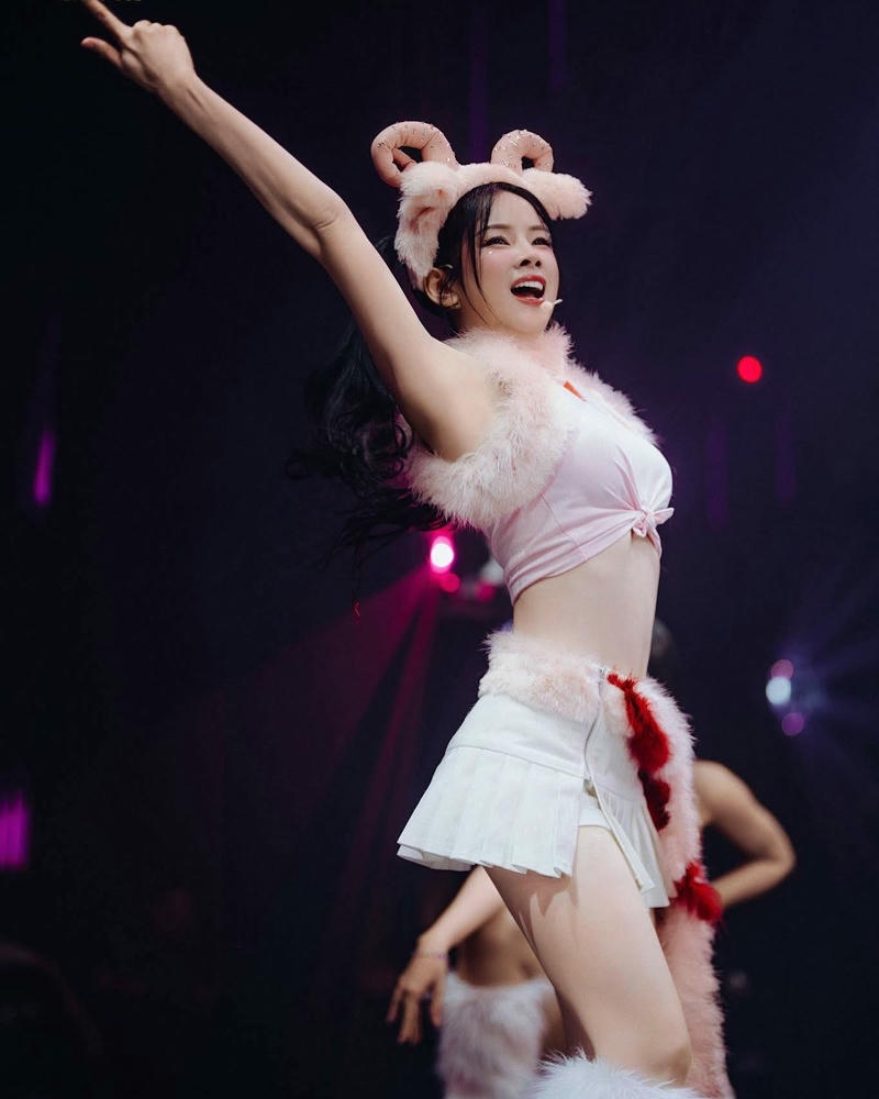 Dj Mie quyến rũ phong cách thời trang hiện đại