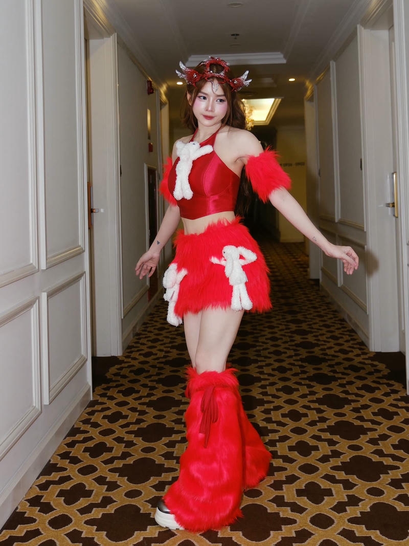 Dj Mie sexy phong cách thời trang năng động