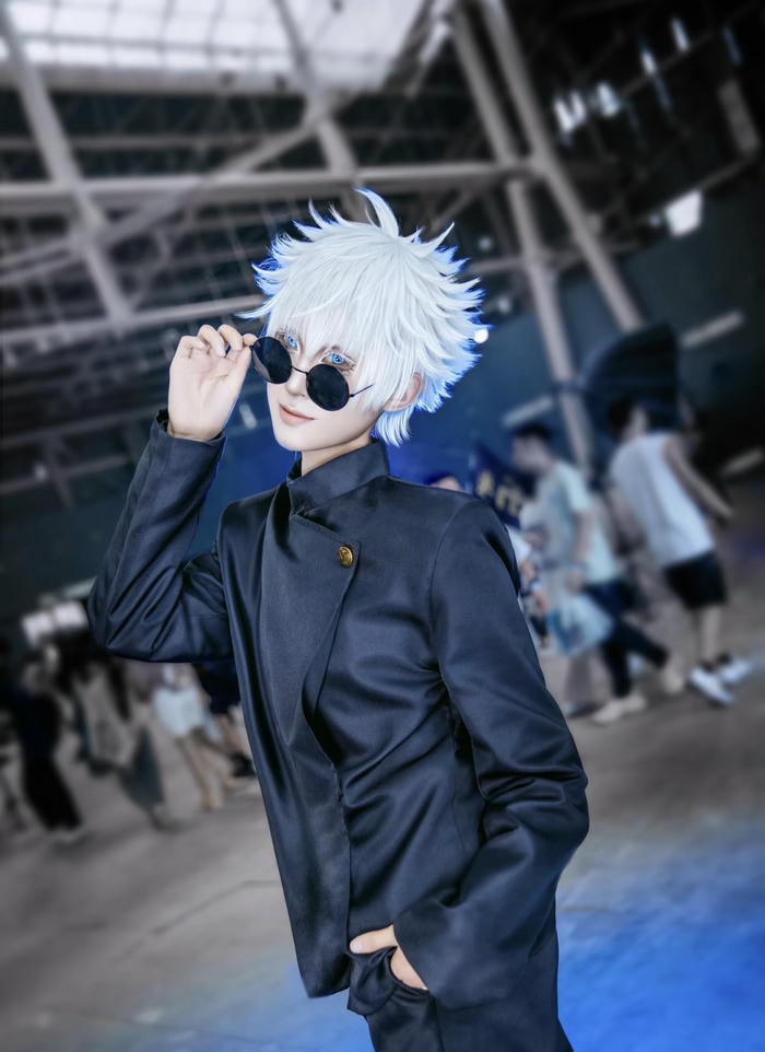 Gojo cosplay thần thái lạnh tự tin