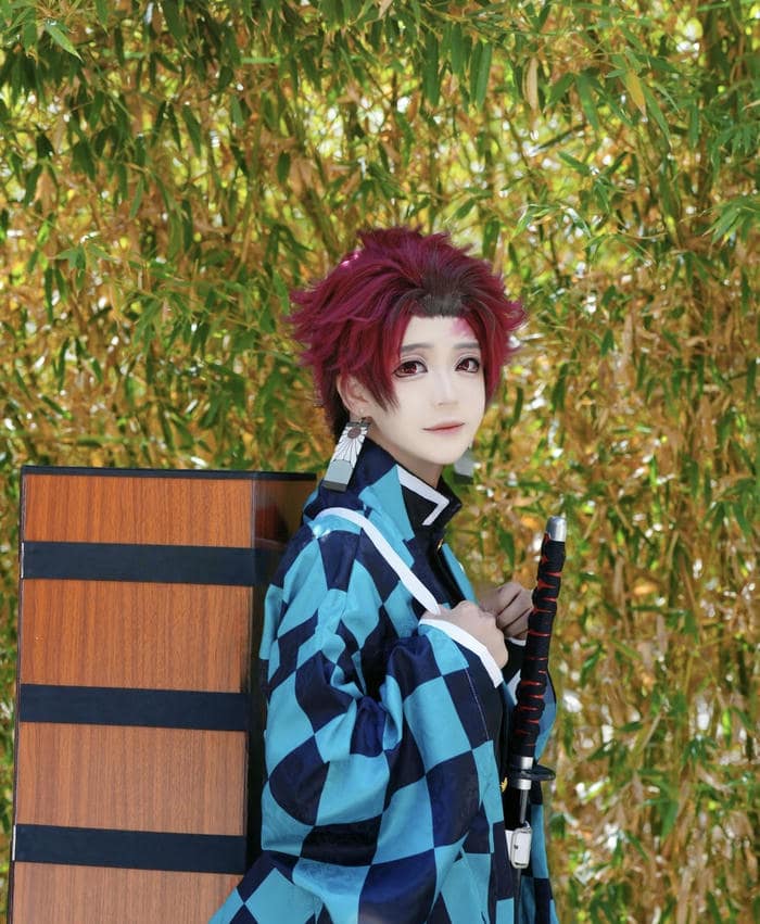 Hình Tanjiro cosplay thần thái cực ngầu