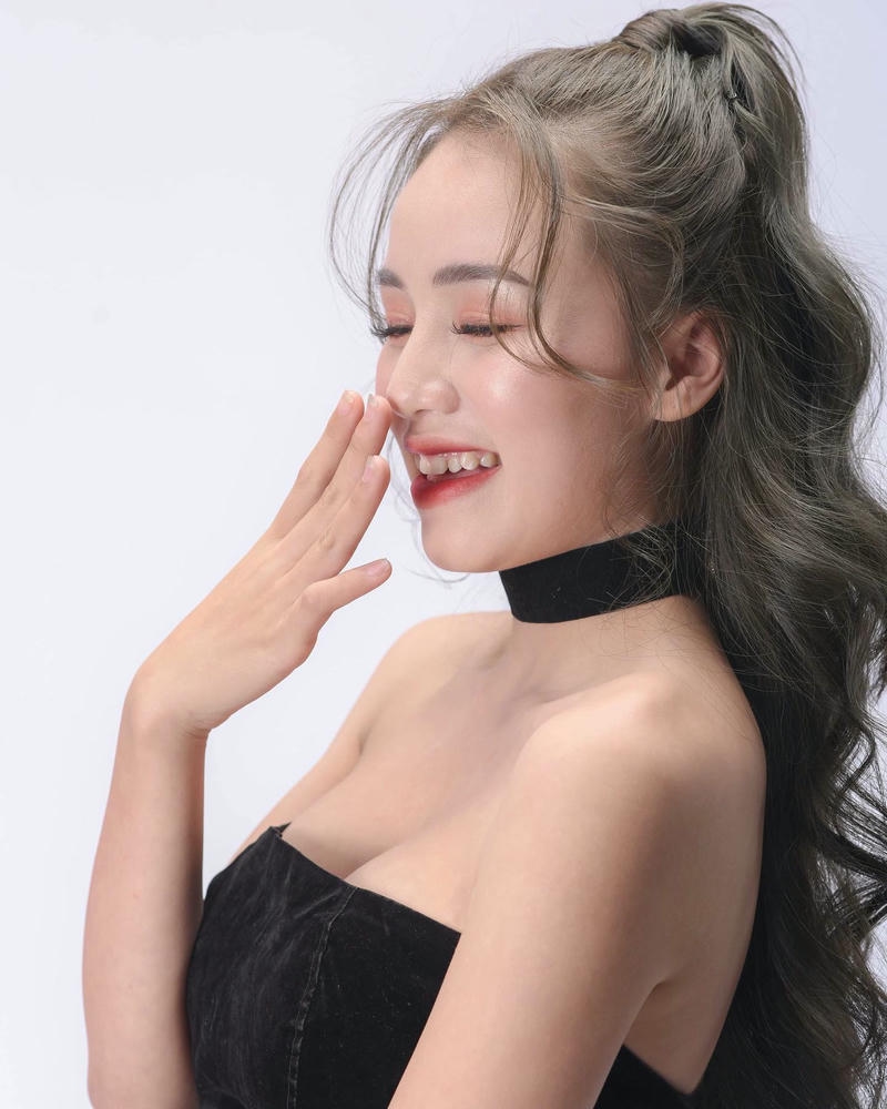 Hình Thị Nhung nóng bỏng thu hút ánh nhìn