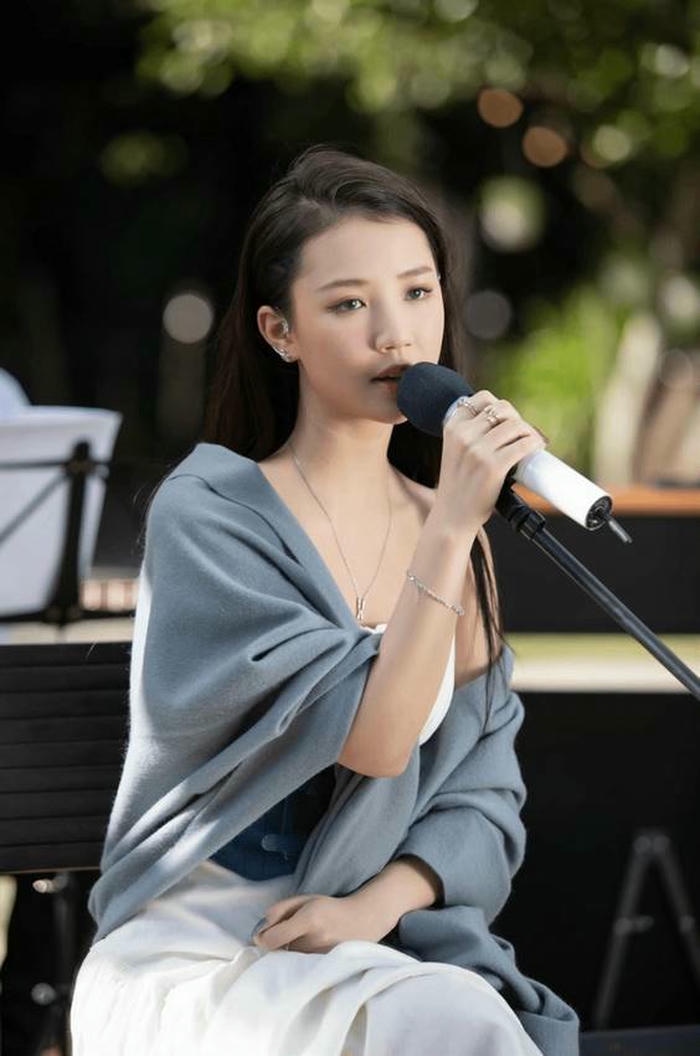 Hình ảnh Amee sexy biểu diễn sân khấu