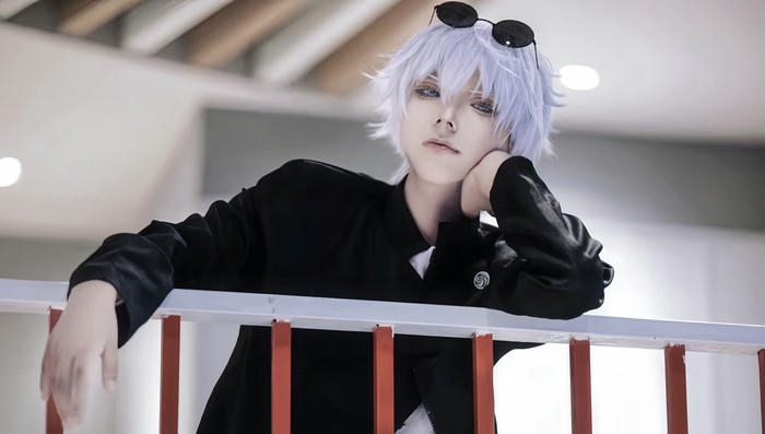 Hình ảnh Gojo cosplay ánh nhìn sắc